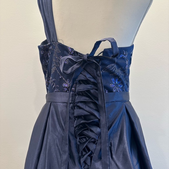 Elegant Navy One-Shoulder Evening Dress - Picture 5 of 6